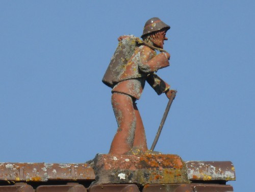 Mann auf dem Dach